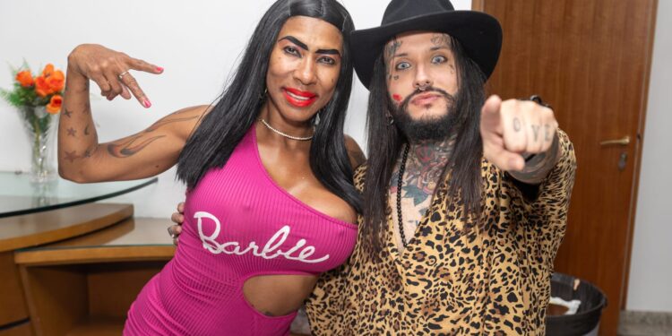 Vicky Vanilla: sacerdote Luciferino sufre un cómico accidente en moto junto a Inés Brasil