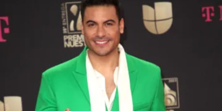 Nació León, el hijo de Carlos Rivera y Cynthia Rodríguez