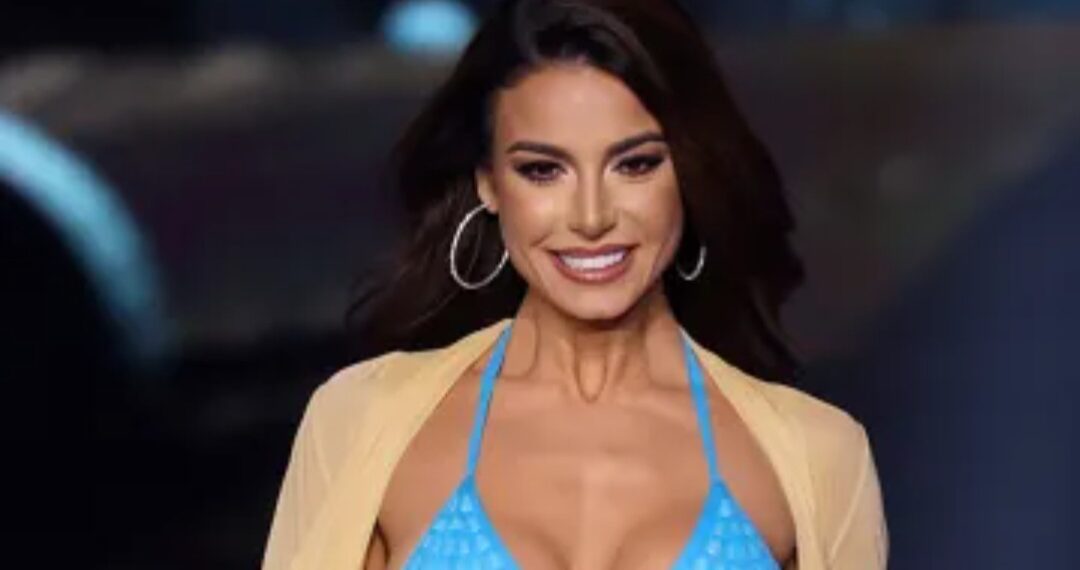 Potro Caballero se cansa de Julia Gama en ‘Los 50’ y la tilda de ‘Miss Esquizofrenia’