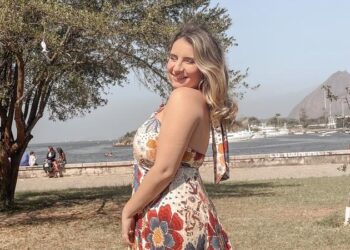 La cantante brasileña Clara Levy lanza su nuevo sencillo «Toque e Flow ;)» con un clip inédito