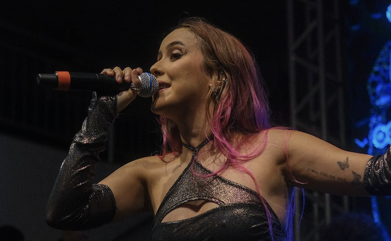 La cantante brasileña Duda Ruas estrena su primer sencillo original, «Sintonia»