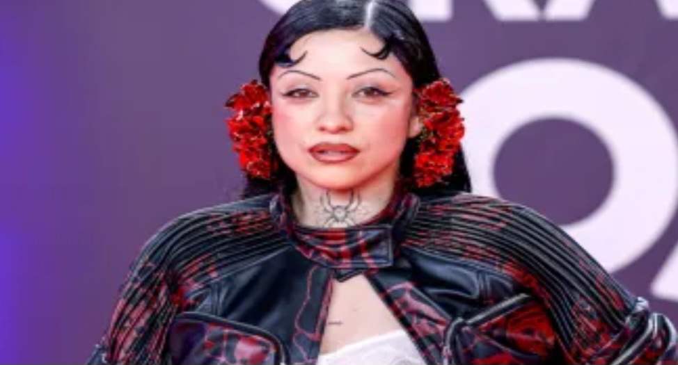 Mon Laferte responde a las críticas por su nuevo y polémico video musical