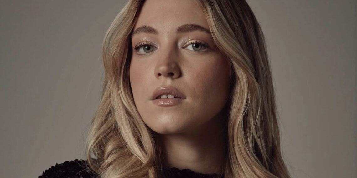 Pili Pascual estrena «Un Año Después», su nueva canción