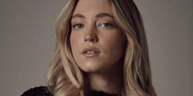Pili Pascual estrena «Un Año Después», su nueva canción