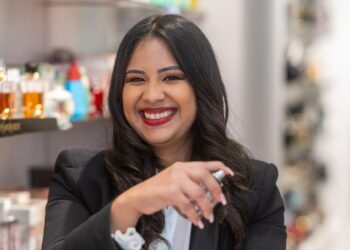 Perfumería francesa tiene éxito con turistas latinos desde hace más de 70 años