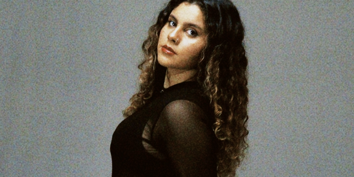 Lelê Azevedo lanza «Garota Errada», un EP para quienes ya amaron, se perdieron y se reencontraron