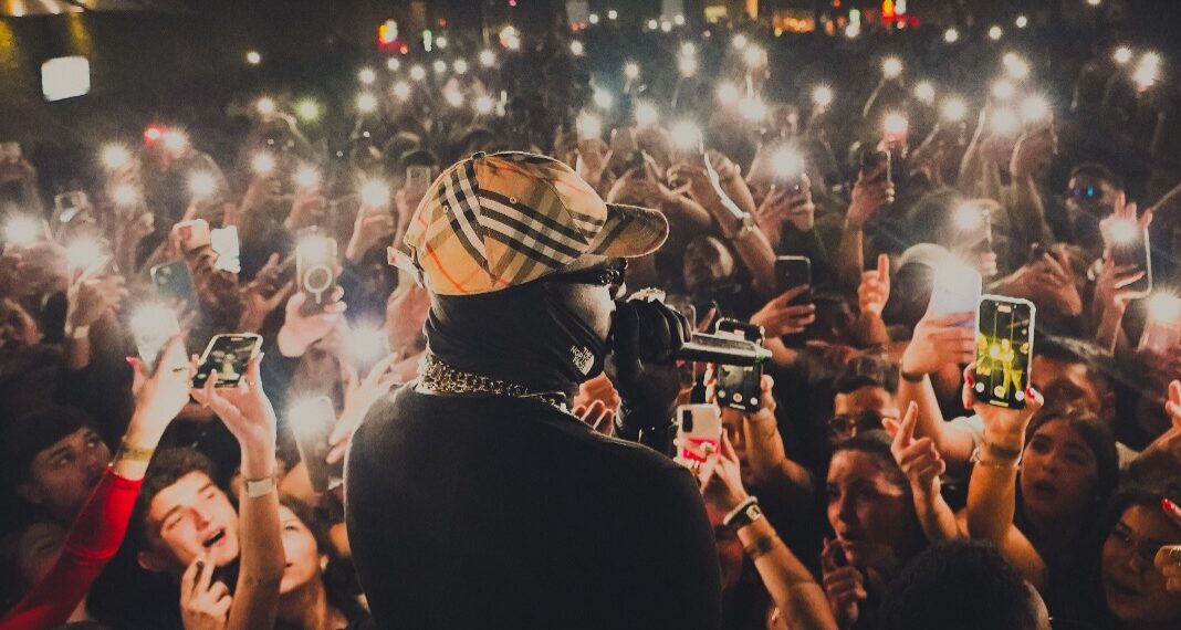 MC Negão Original y MC Kelvinho lanzan “Pente de 30” con videoclip grabado en Europa