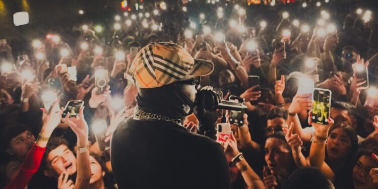 MC Negão Original y MC Kelvinho lanzan “Pente de 30” con videoclip grabado en Europa