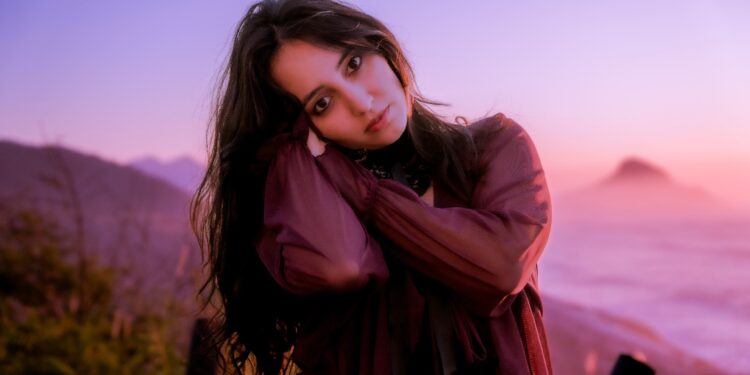 Brasileña Beatrice estrena su nuevo sencillo “Instinto Incontrolável”