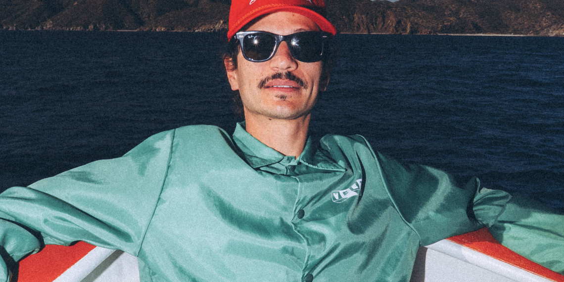 Caloncho anuncia su disco ‘Vivo En El Tiempo’: un nuevo capítulo atemporal que abre una etapa más luminosa, libre y expansiva